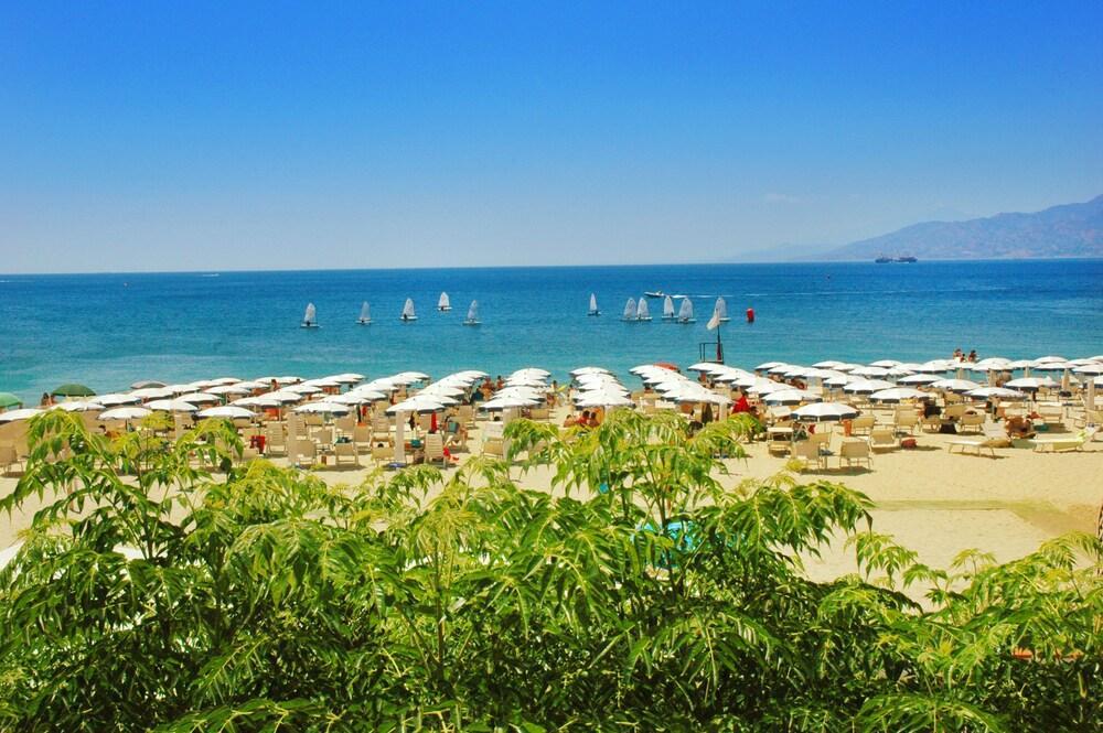 Regent Beach Hotel & Apartments Реджо-Калабрія Екстер'єр фото